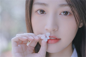 Unique design and elegant frame Unique design and elegant frame